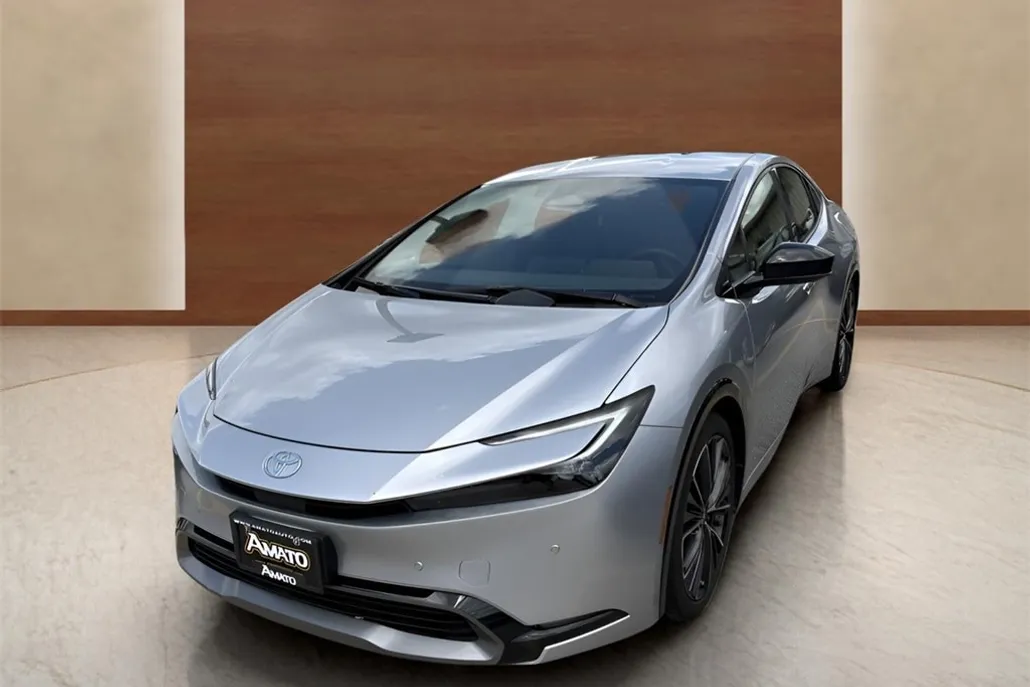 2024 Toyota Prius XLE photo 1