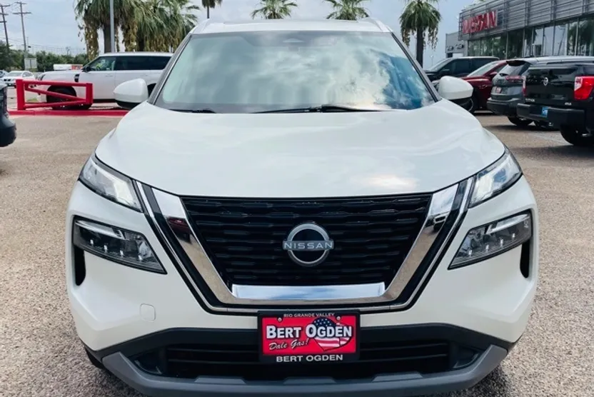 2023 Nissan Rogue SV photo 1
