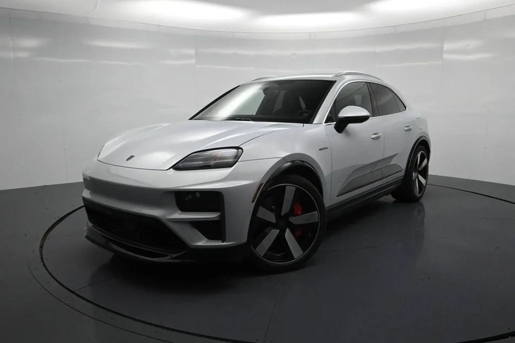 2025 Porsche Macan Electric Turbo photo 1