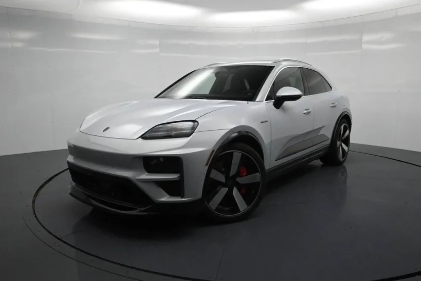 2025 Porsche Macan Electric Turbo photo 1