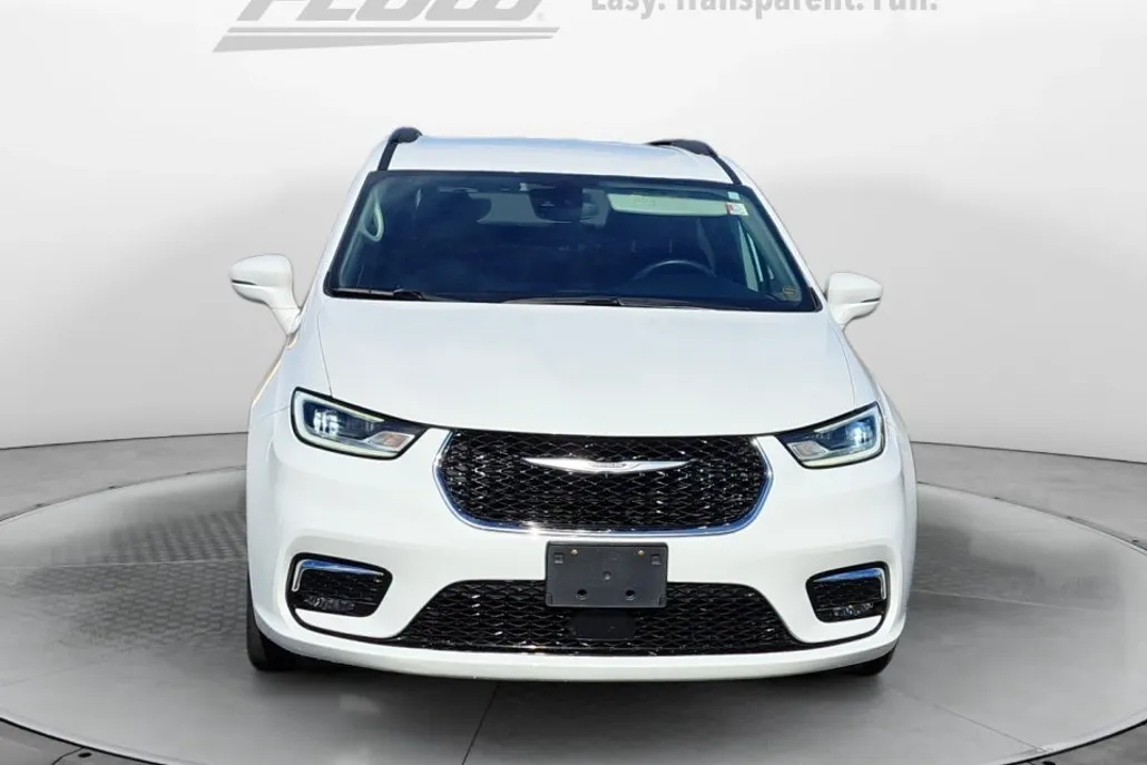 2022 Chrysler Pacifica Touring L photo 1