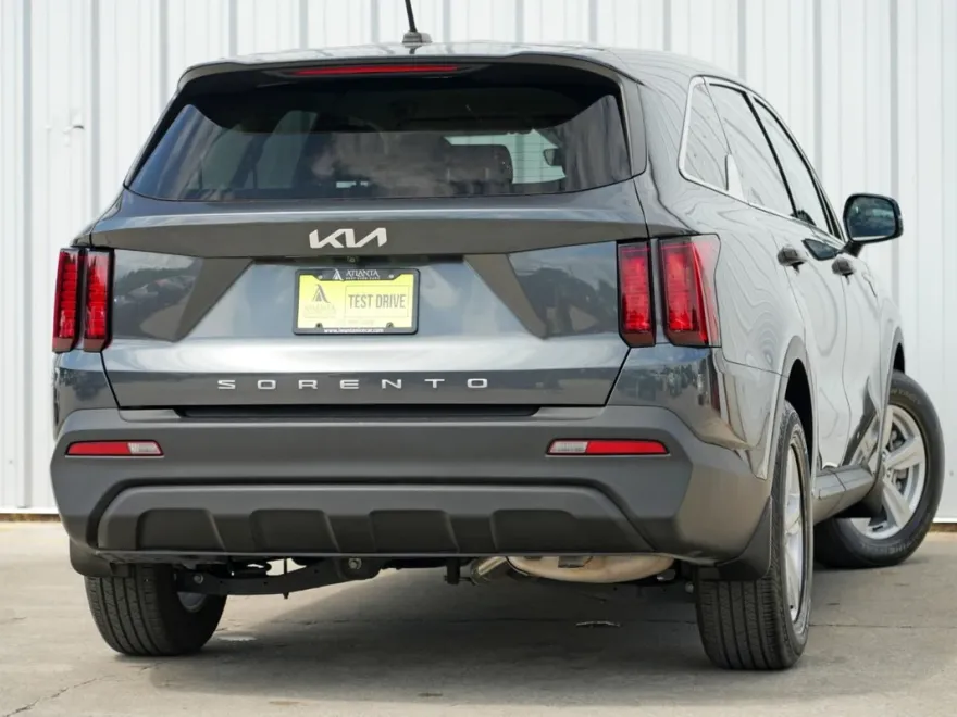 2022 Kia Sorento LX photo 1