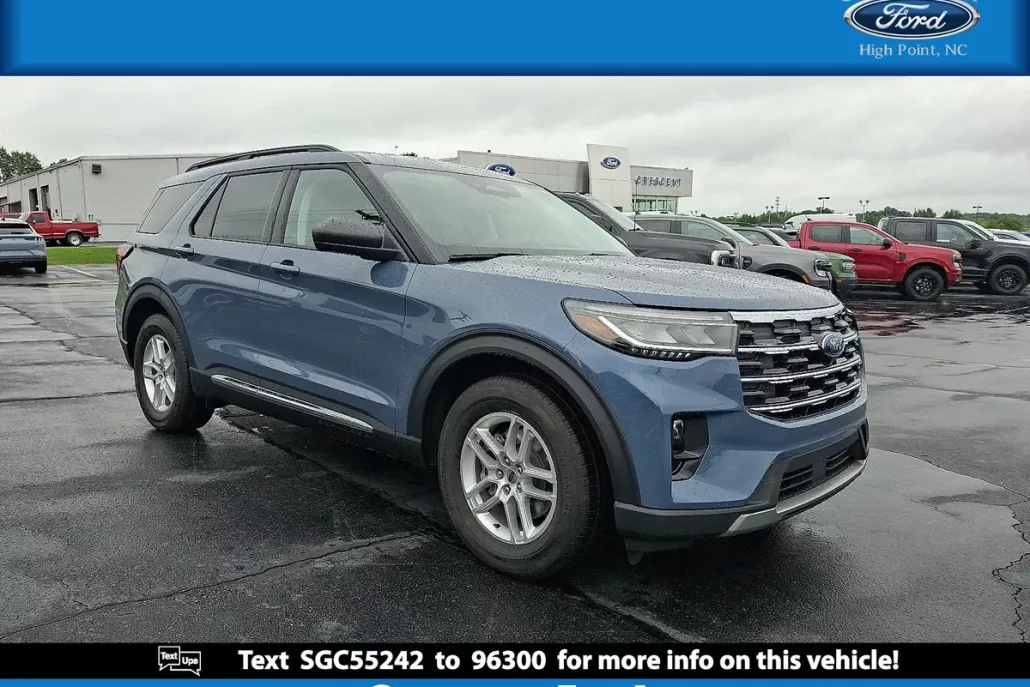 2025 Ford Explorer photo 1