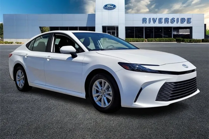 2025 Toyota Camry LE photo 1