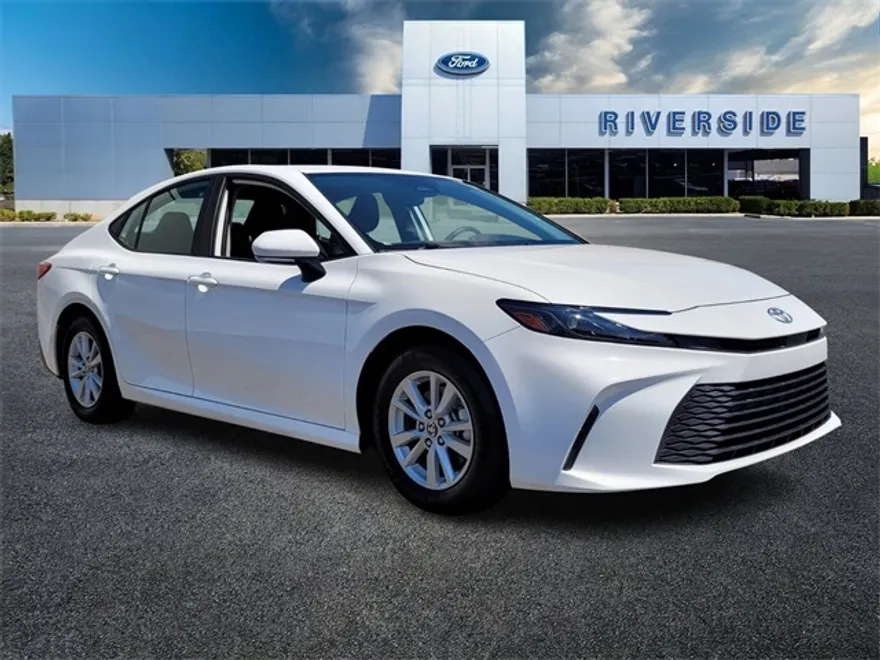 2025 Toyota Camry LE photo 1