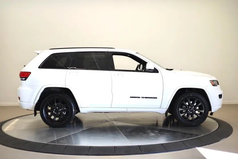 2021 Jeep Grand Cherokee Laredo X photo 1