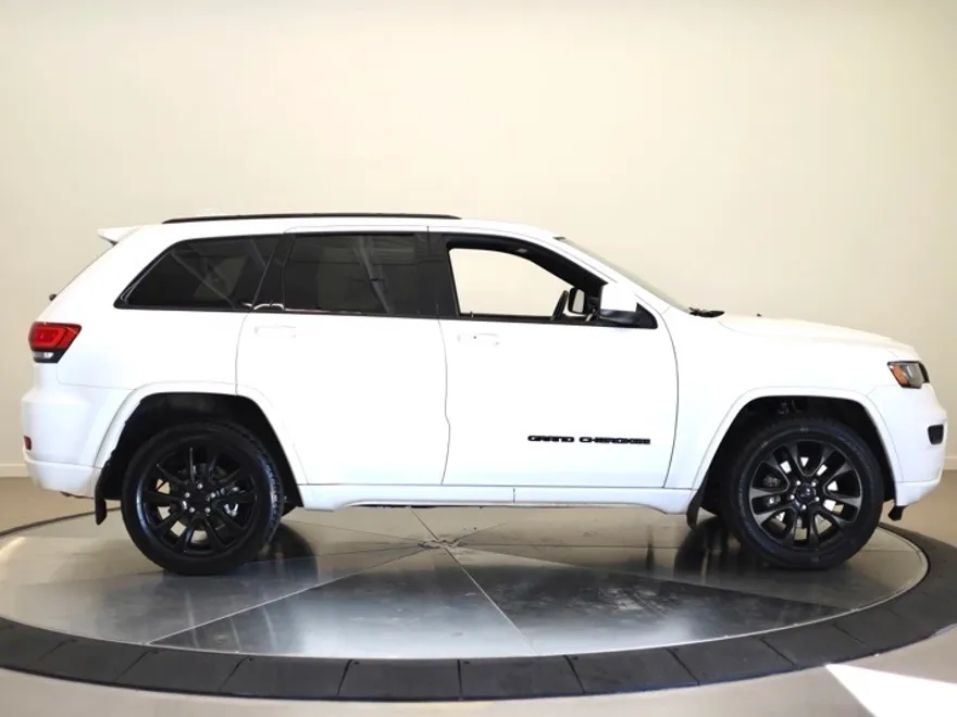 2021 Jeep Grand Cherokee Laredo X photo 1