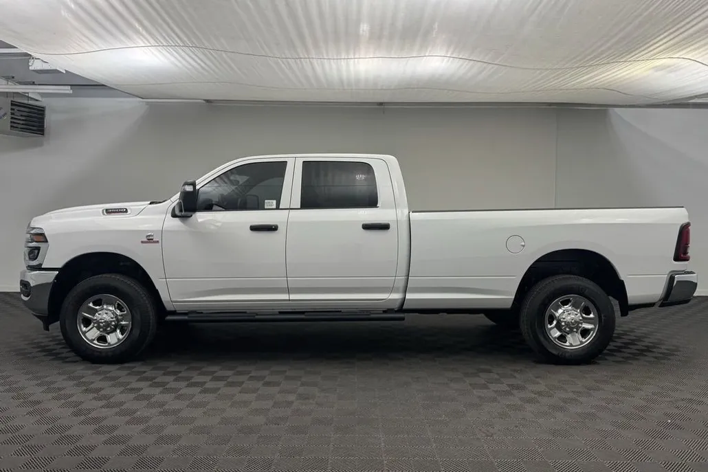 2025 Ram 3500 Tradesman photo 1