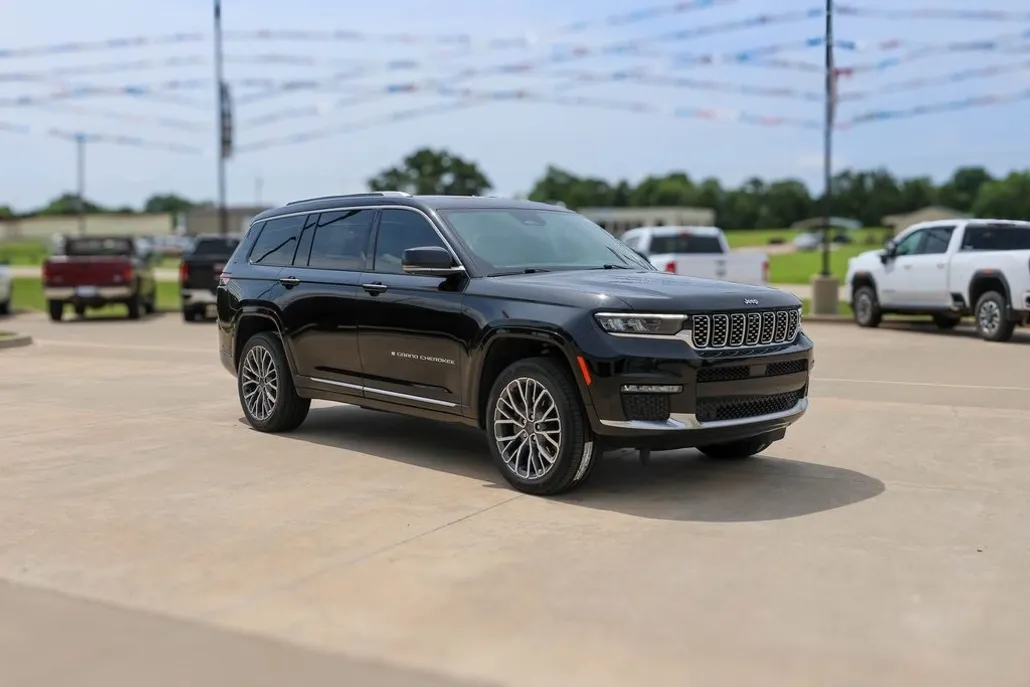 2021 Jeep Grand Cherokee L Summit photo 1
