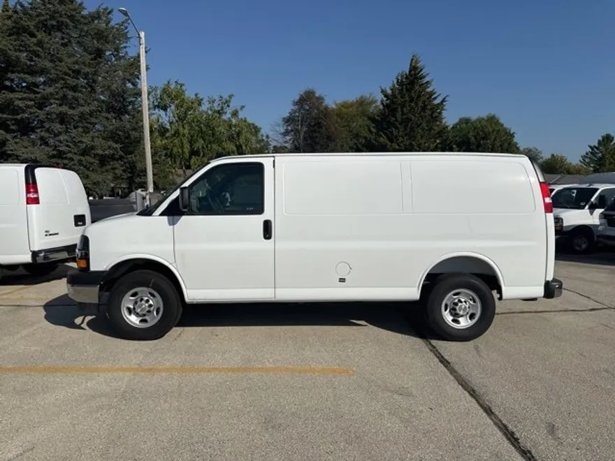 2025 Chevrolet Express Cargo 3500 photo 1
