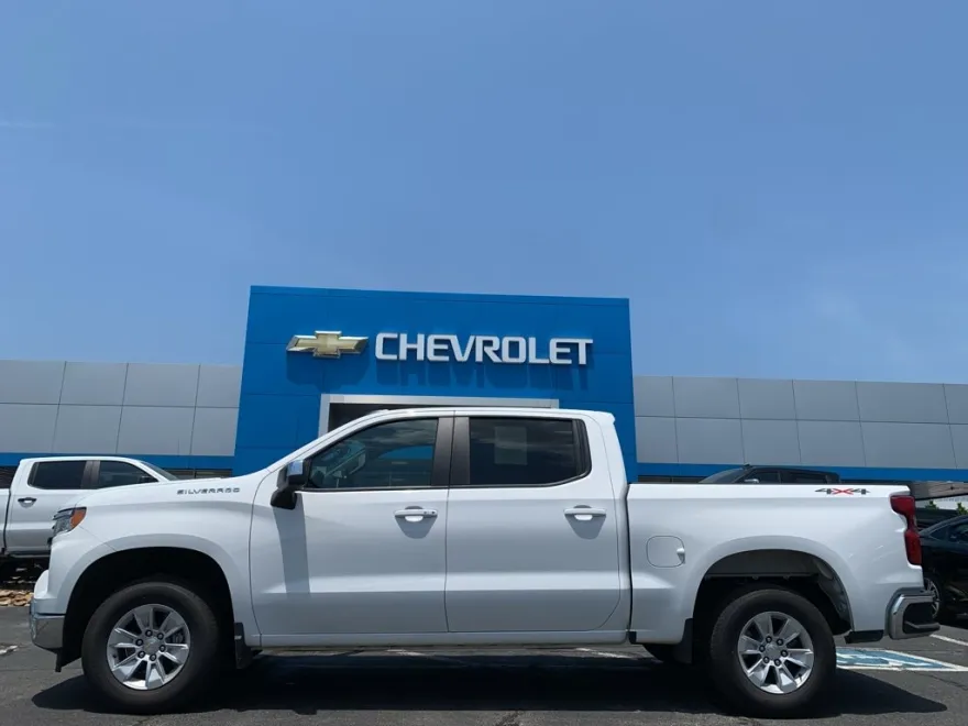 2025 Chevrolet Silverado 1500 LT photo 1