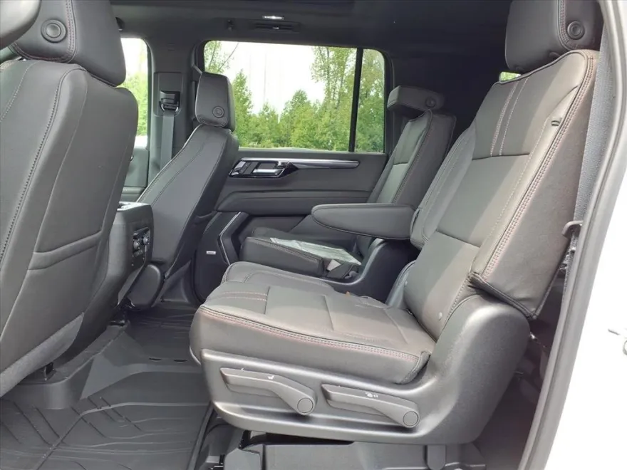 2025 Chevrolet Suburban RST photo 1