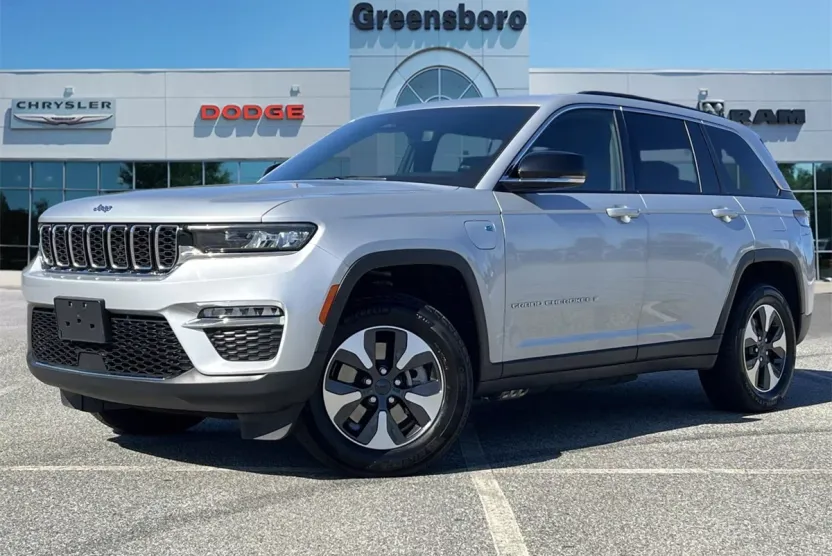 2024 Jeep Cherokee Limited 4xe photo 1