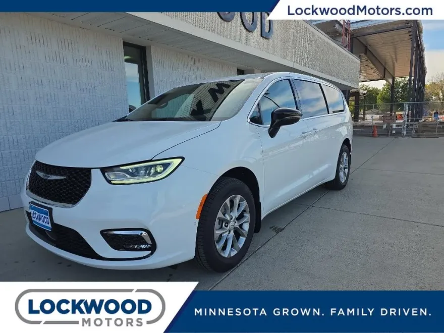 2026 Chrysler Pacifica photo 1