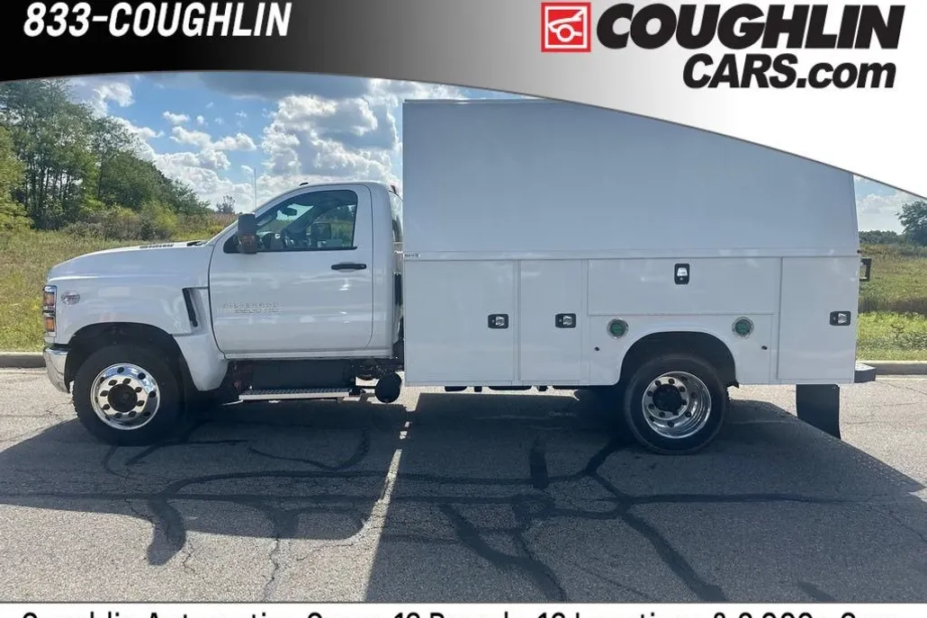 2024 Chevrolet Silverado 5500HD Work Truck photo 1