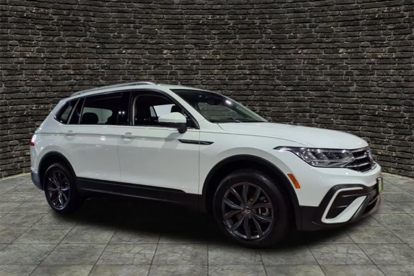 2022 Volkswagen Tiguan SE photo 1