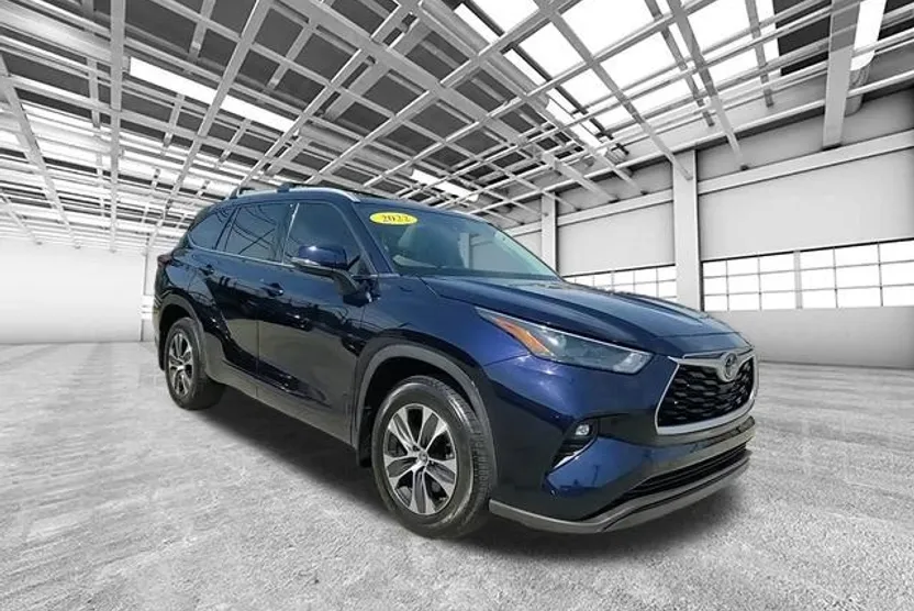 2022 Toyota Highlander XLE photo 1