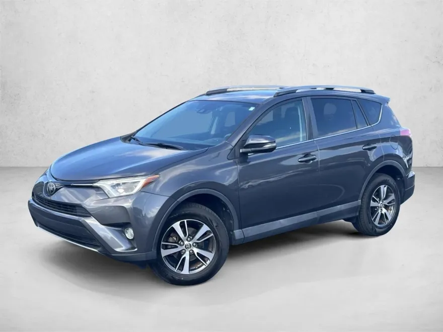 2018 Toyota RAV4 XLE photo 1