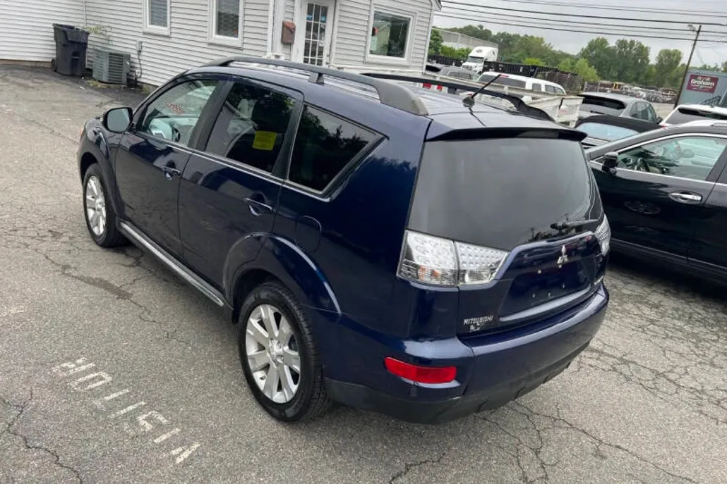 2012 Mitsubishi Outlander SE photo 1