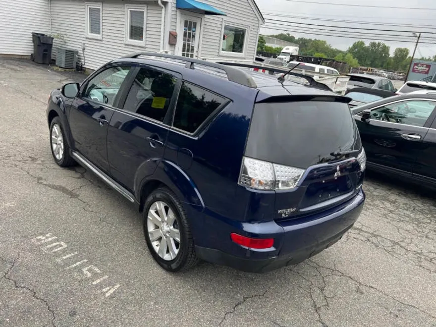 2012 Mitsubishi Outlander SE photo 1
