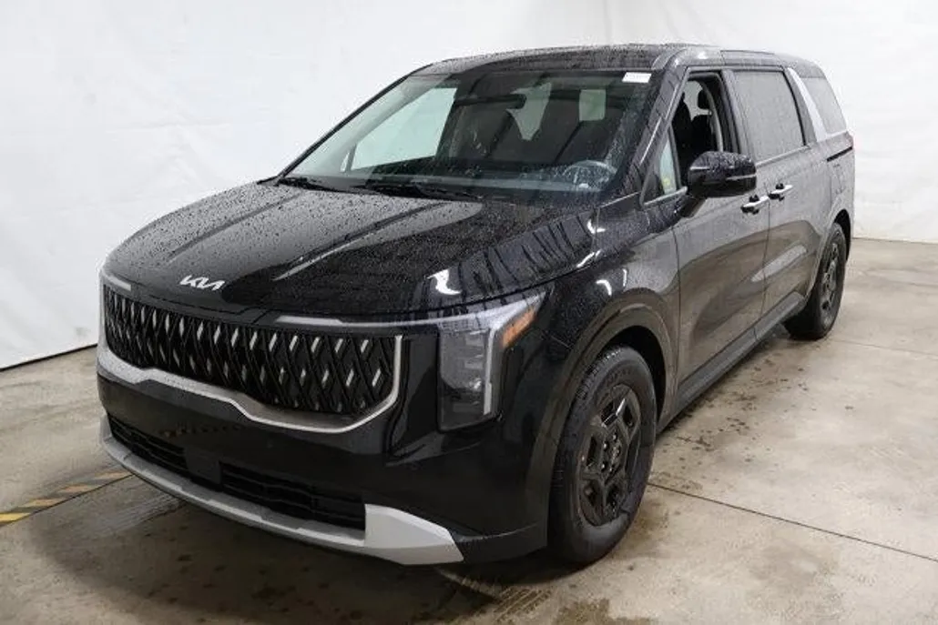 2025 Kia Carnival LXS photo 1