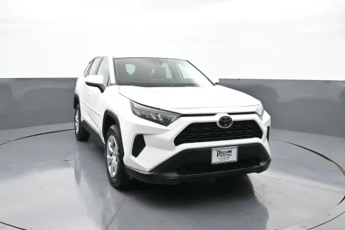 2022 Toyota RAV4 LE photo 2