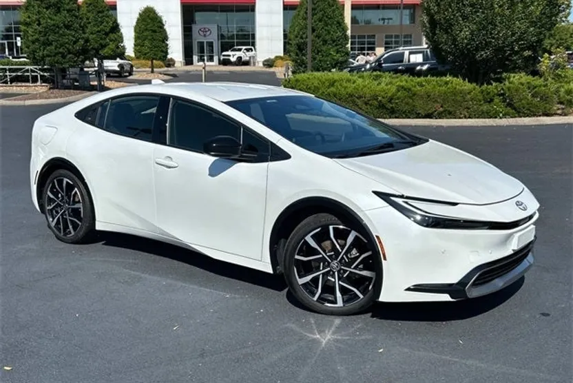 2024 Toyota Prius Prime XSE photo 1