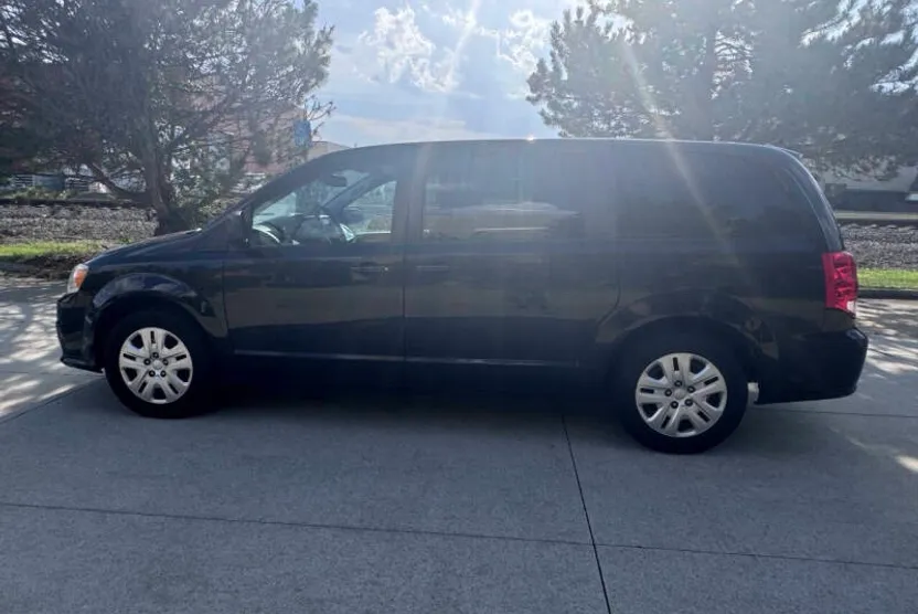 2018 Dodge Grand Caravan SE photo 1