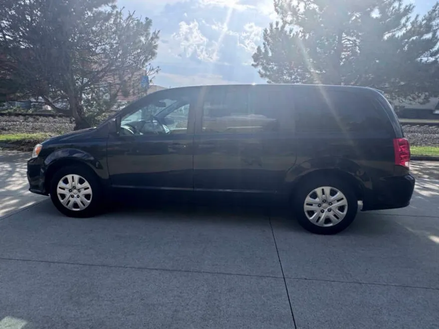 2018 Dodge Grand Caravan SE photo 1