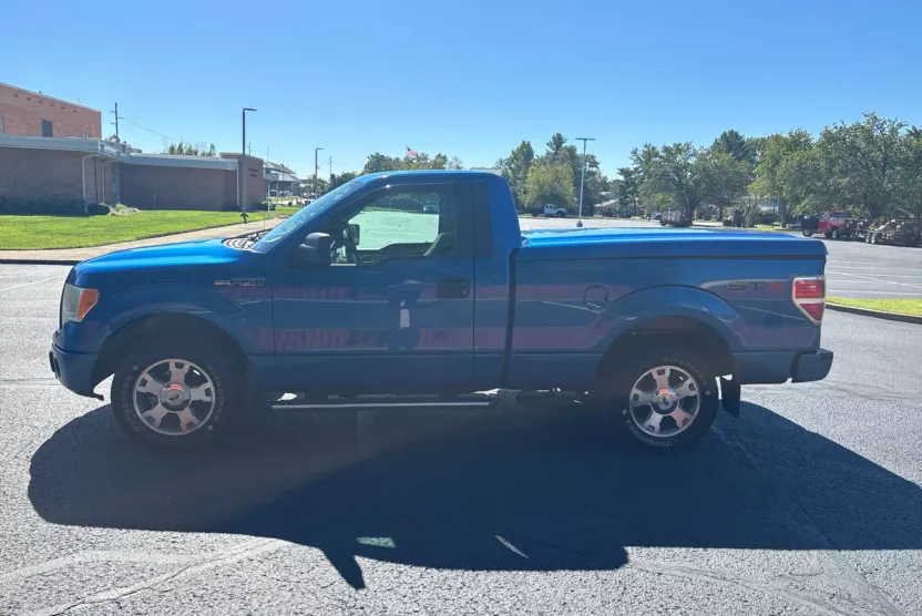 2009 Ford F-150 STX photo 1
