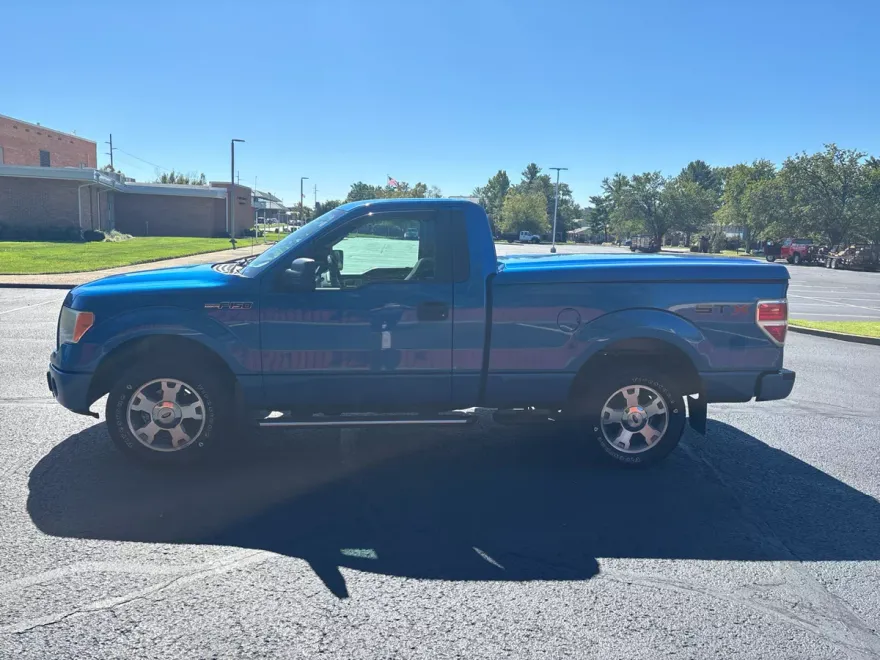 2009 Ford F-150 STX photo 1