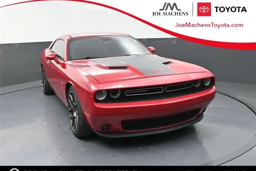 2016 Dodge Challenger SXT Plus photo 1
