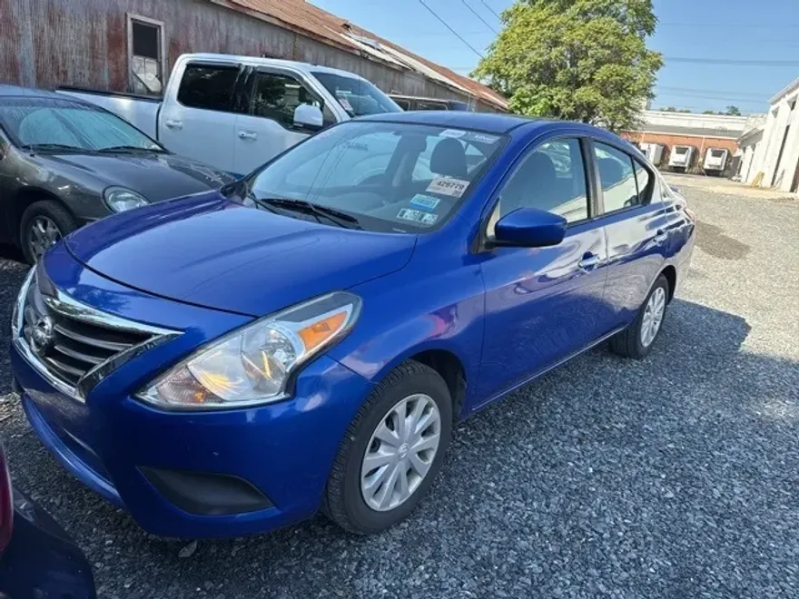 2017 Nissan Versa 1.6 SV photo 1