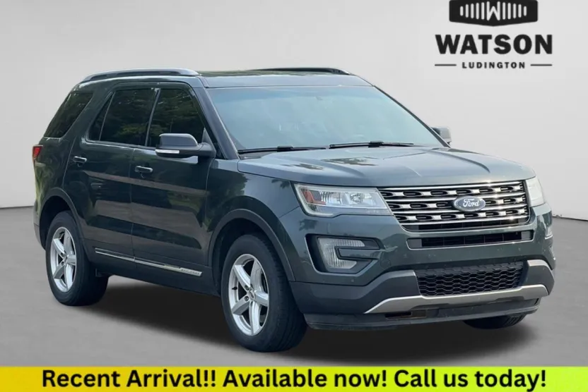 2016 Ford Explorer XLT photo 1