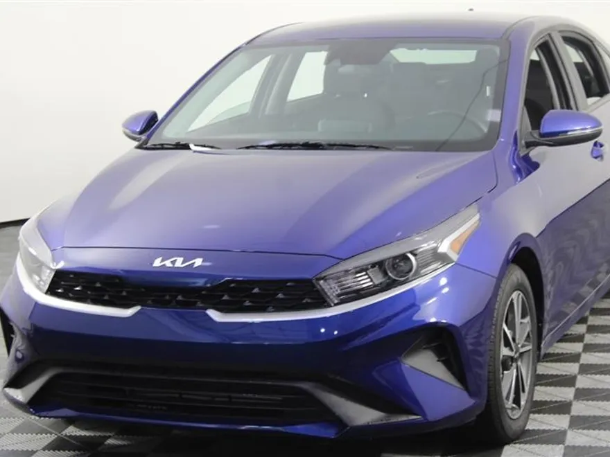 2024 Kia Forte LXS photo 1