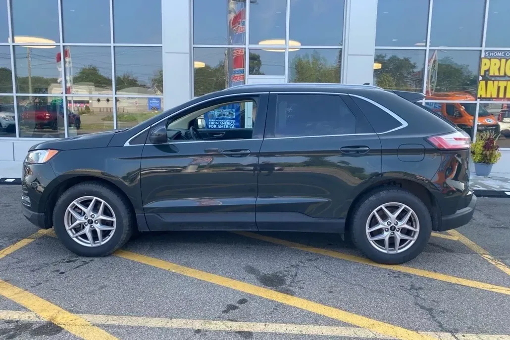 2023 Ford Edge SEL photo 1