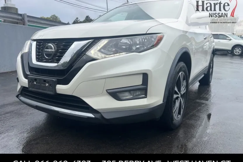2020 Nissan Rogue SV photo 1
