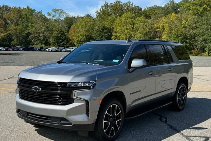 2024 Chevrolet Suburban RST photo 1
