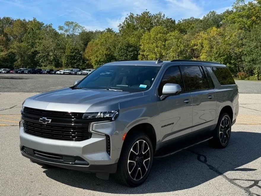 2024 Chevrolet Suburban RST photo 1