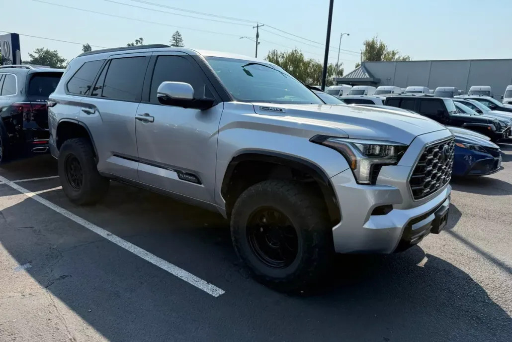 2024 Toyota Sequoia Platinum photo 1