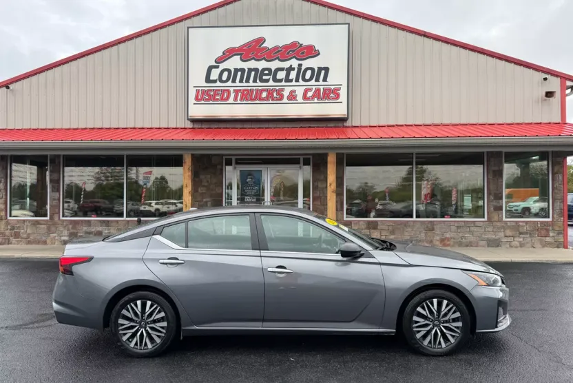 2024 Nissan Altima SV photo 1