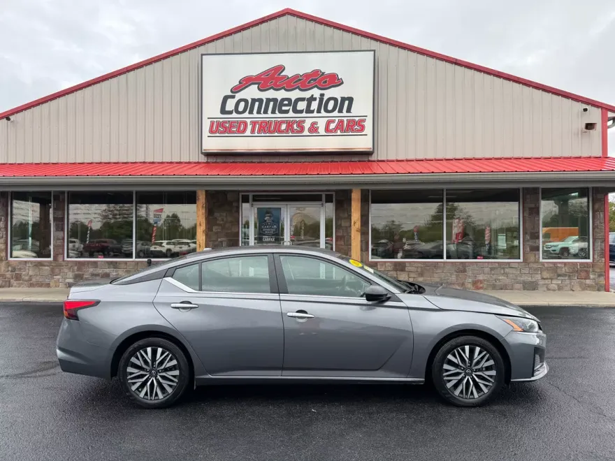 2024 Nissan Altima SV photo 1