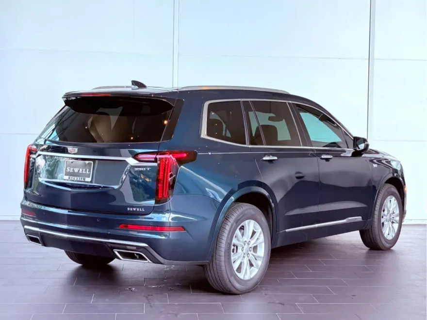 2025 Cadillac XT6 Luxury photo 1
