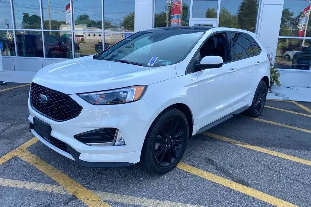 2023 Ford Edge ST-Line photo 1