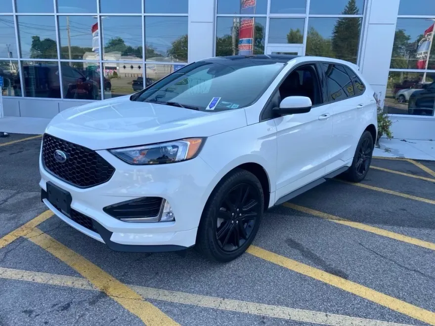 2023 Ford Edge ST-Line photo 1