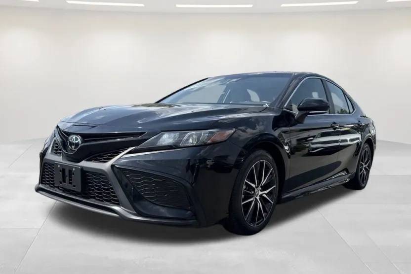 2022 Toyota Camry SE photo 1