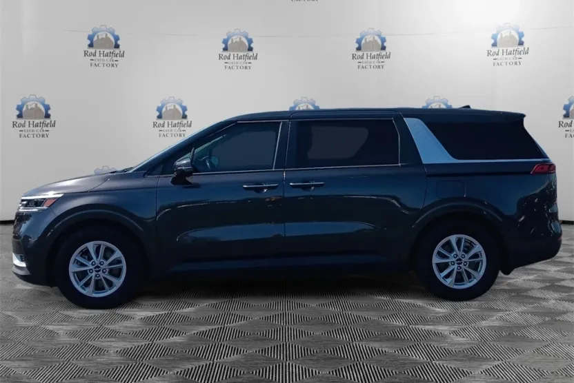 2023 Kia Carnival LX photo 1