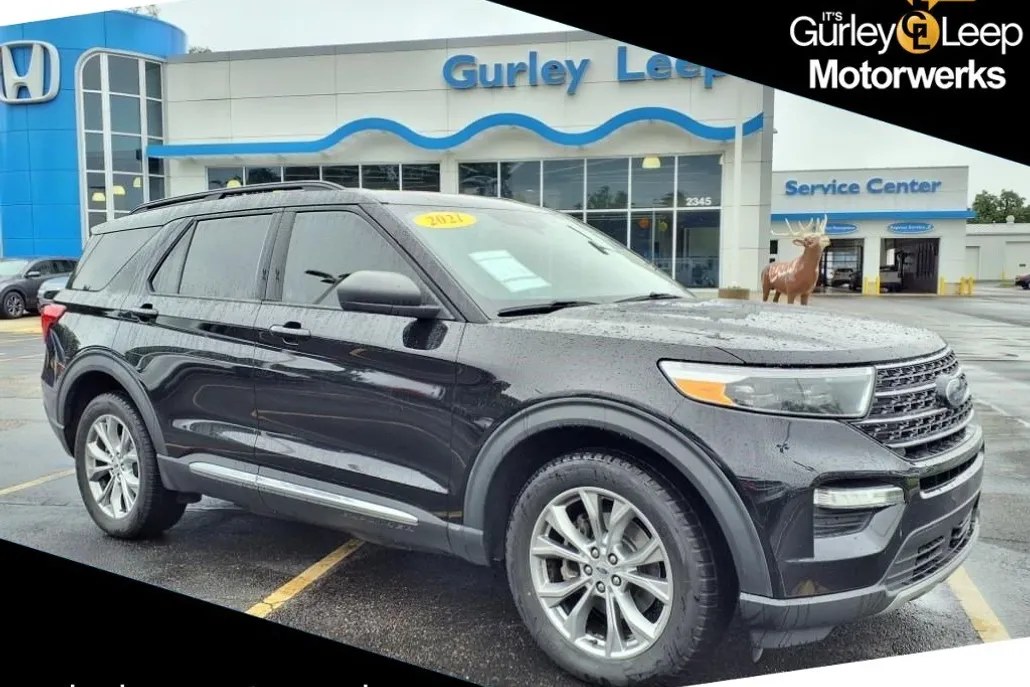 2021 Ford Explorer XLT Sport photo 1
