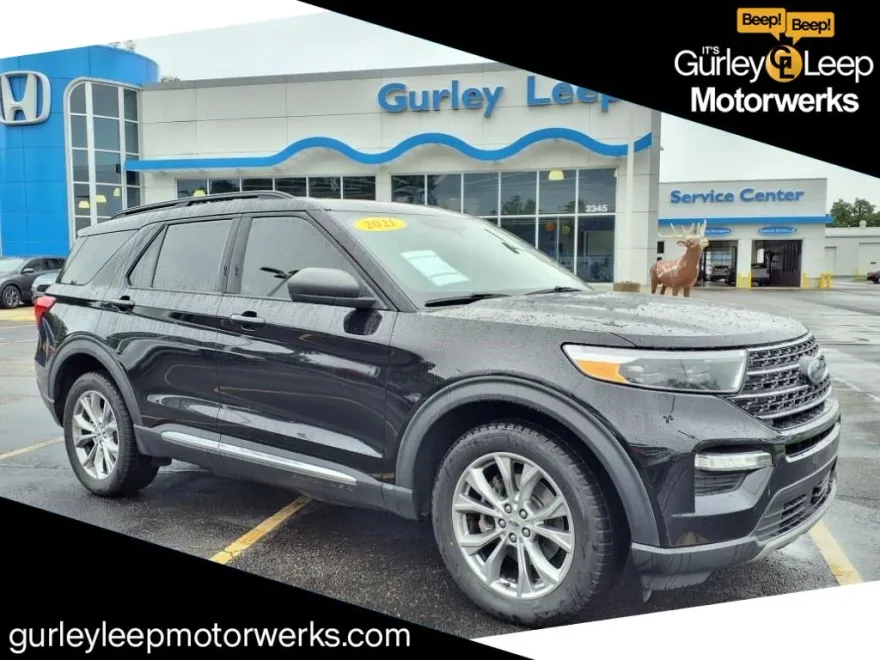 2021 Ford Explorer XLT Sport photo 1