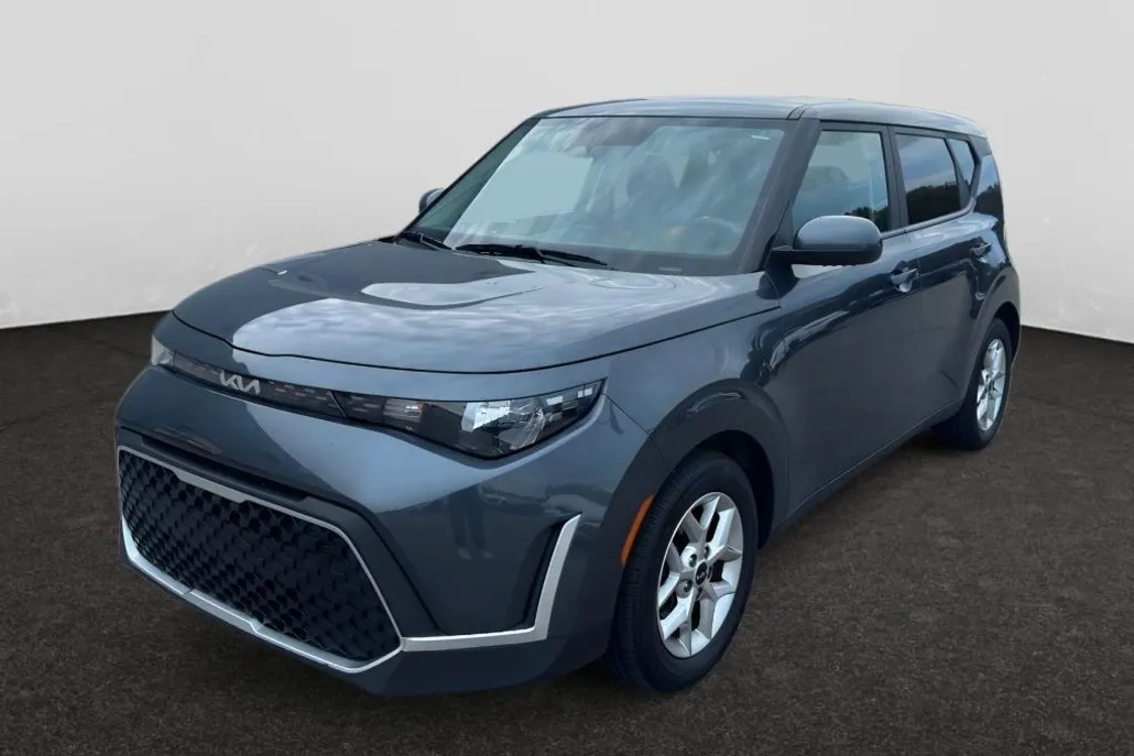 2023 Kia Soul LX photo 1